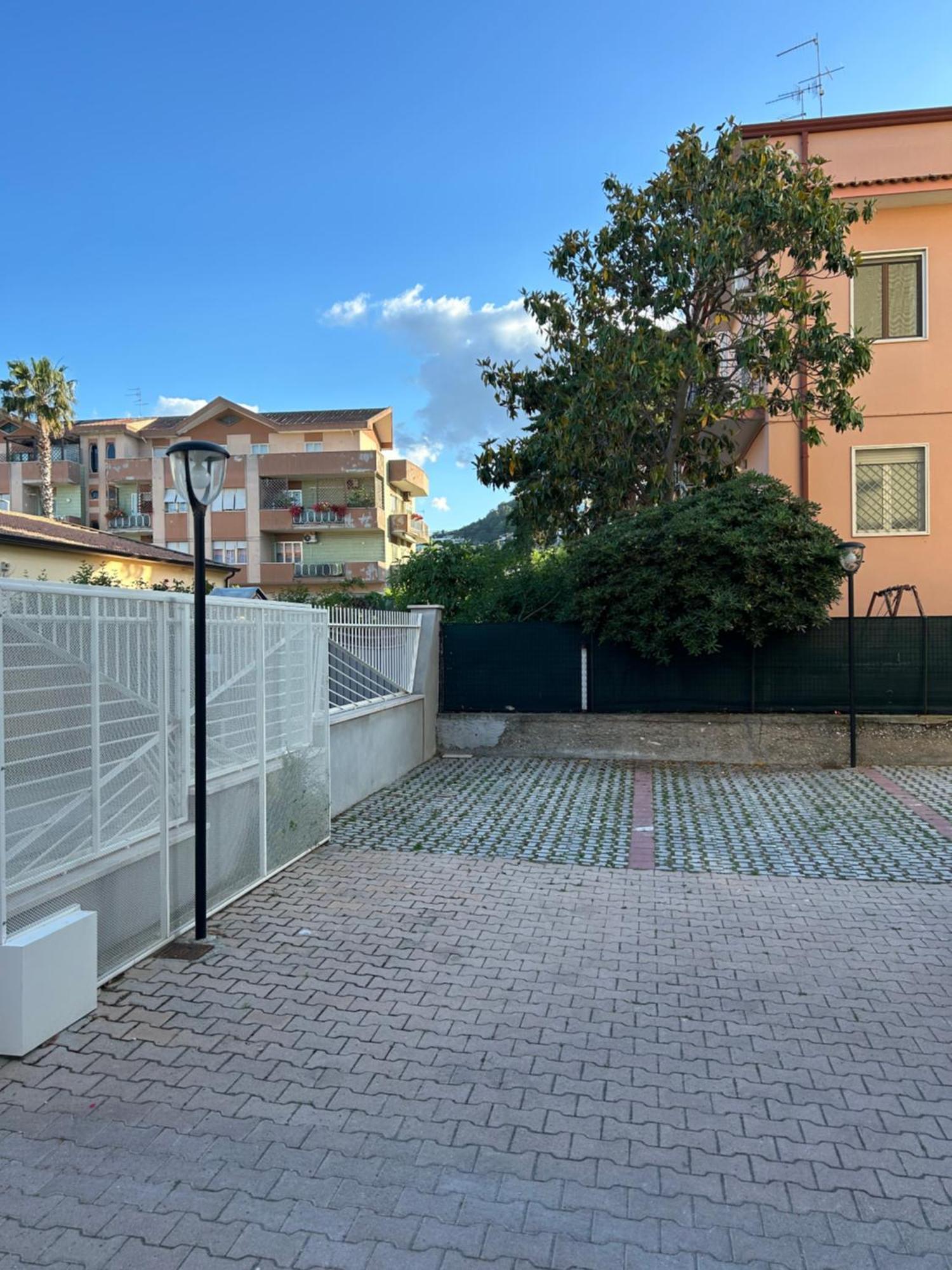 Appartamento Zona Residenziale, Due Passi Dal Mare Pescara Bagian luar foto